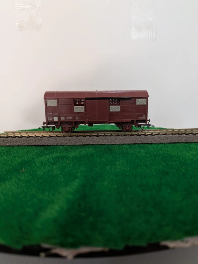 JOUEF wagon couvert à 2 essieux SNCF type UIC réf. 6250 occasions avec boite