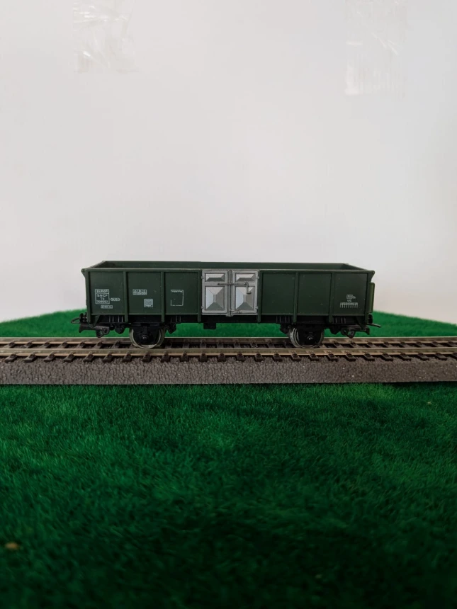 JOUEF : wagon-tombereau à 2 essieux SNCF type UIC réf. 623 vert